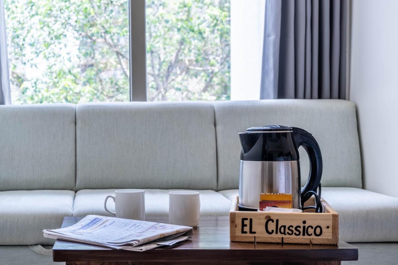 Hotel El Classico Rajkot Exterior foto